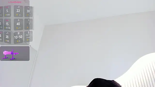 Lia_Guzman live cam on StripChat