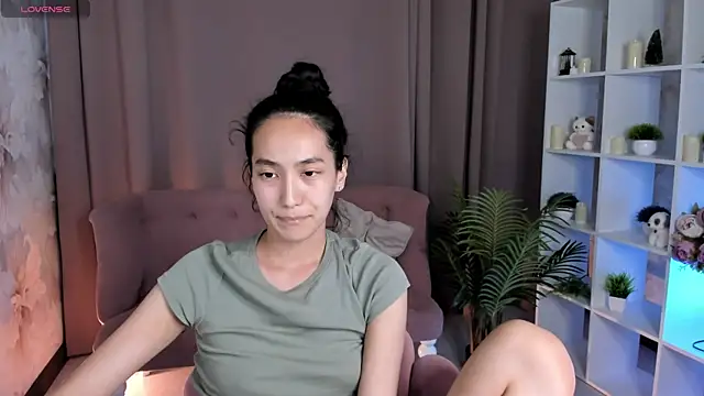 FlirtyAura live cam on StripChat