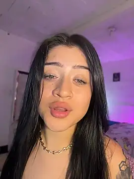 lucianaroy live cam on StripChat