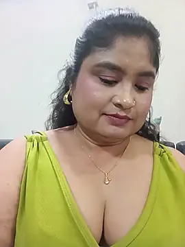 hornyriyanka live cam on StripChat