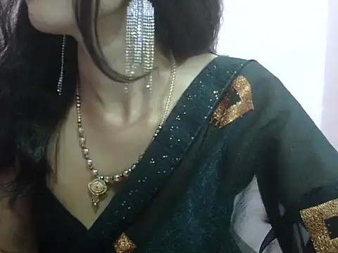 Laila_Cute live cam on StripChat