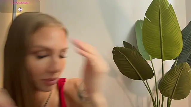 Betty-0_0 live cam on StripChat