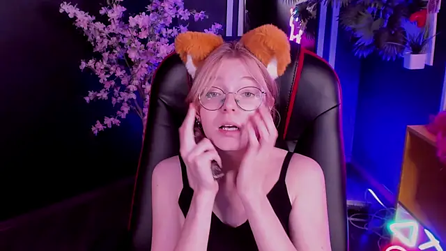 FoxxyyPolly live cam on StripChat
