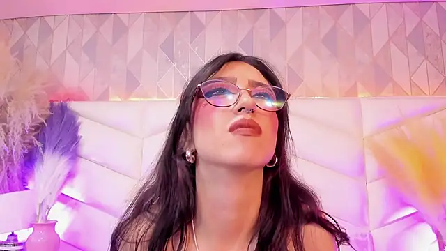 Zoey_kiss_ live cam on StripChat