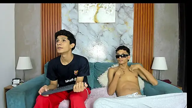 PRETTY_LOVERS1 Live Web Cam Show