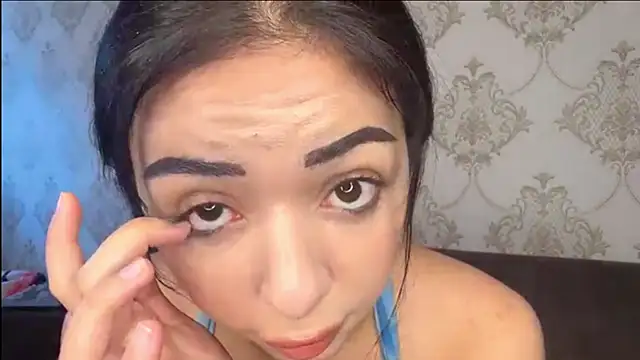 BellaCorvina webcam