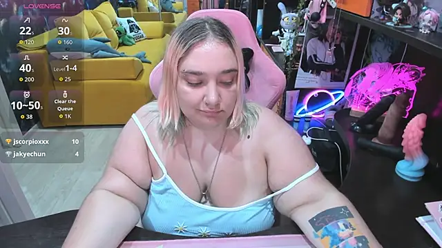 Softie_Sofy live cam on StripChat