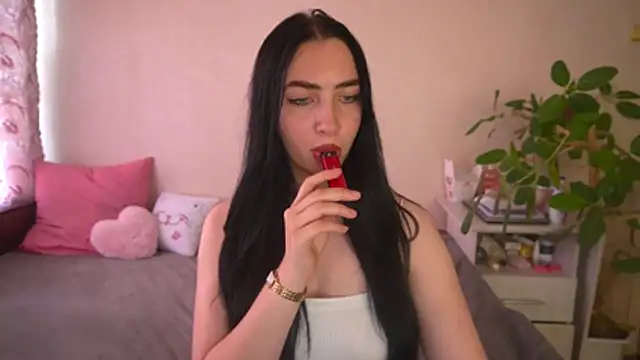 WildKittenX_ live cam on StripChat