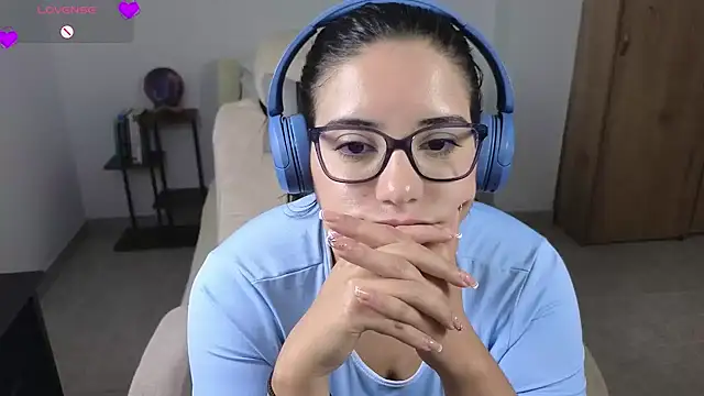 blue__moon_ live cam on StripChat