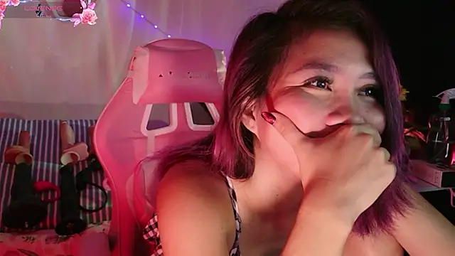 25sweetlilbunny live cam on StripChat