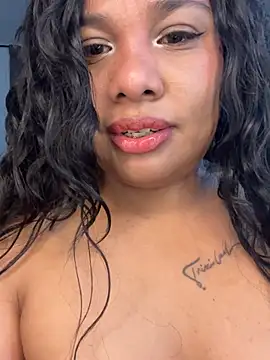 Rashell1_Queen live cam on StripChat