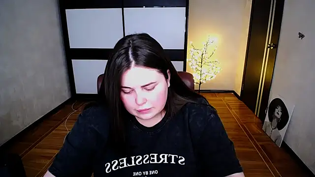 Emily_Mo live cam on StripChat
