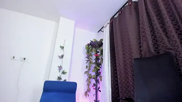 miaroberts69 live cam on StripChat