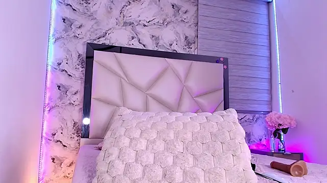 kendal_rossi live cam on StripChat