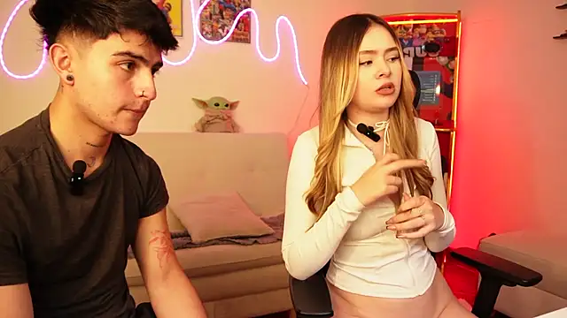 tommy_and_sophie live cam on StripChat