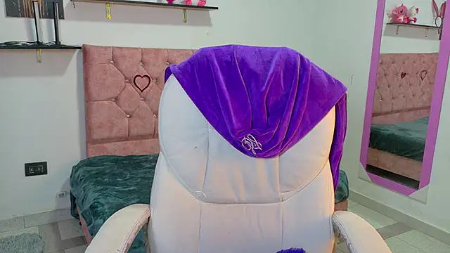 Megam_white live cam on StripChat