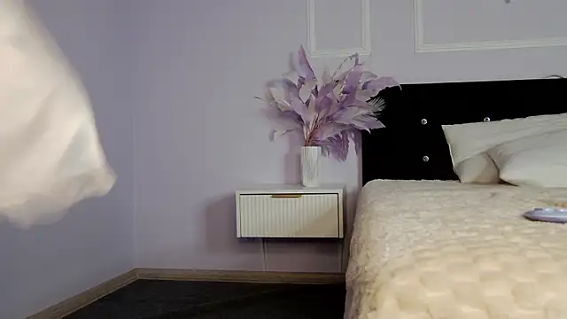 EmmaSwan live cam on StripChat