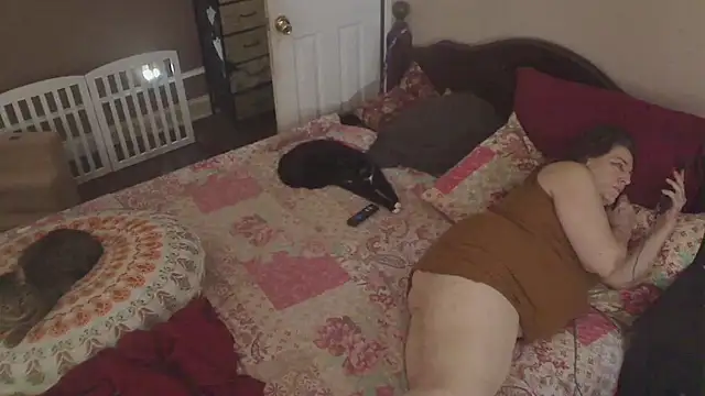 Ireallysquirt live cam on StripChat