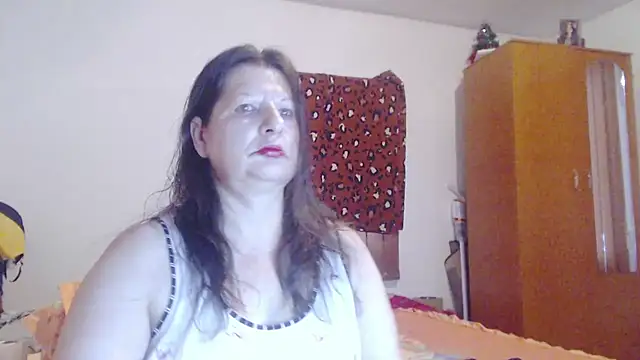 ExtasyMature live cam on StripChat
