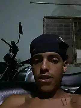 Aleexxx_2005 live cam on StripChat