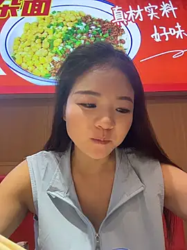 xiaoxiaocheng678 (F milf) - 勾引路人小哥哥摸胸！