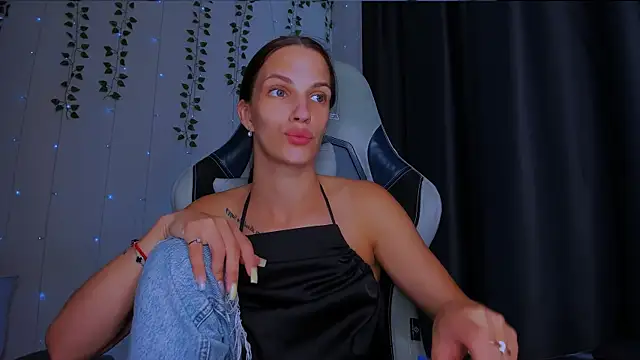 KarlaSim live cam on StripChat