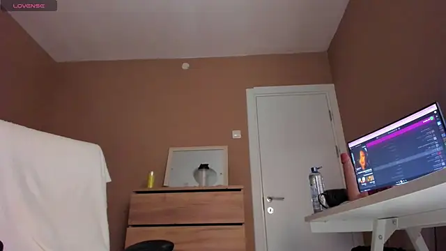 KaylaLaine live cam on StripChat