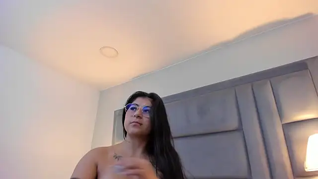ScarletJons webcam
