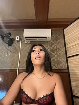 hugecock_tamira webcam