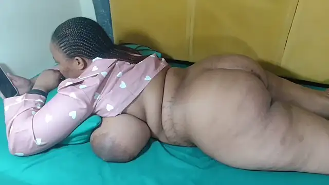 HugeTitisxx webcam