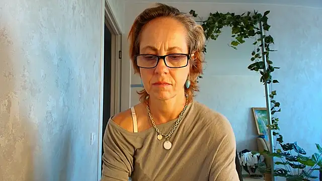 LioraWeiss live cam on StripChat