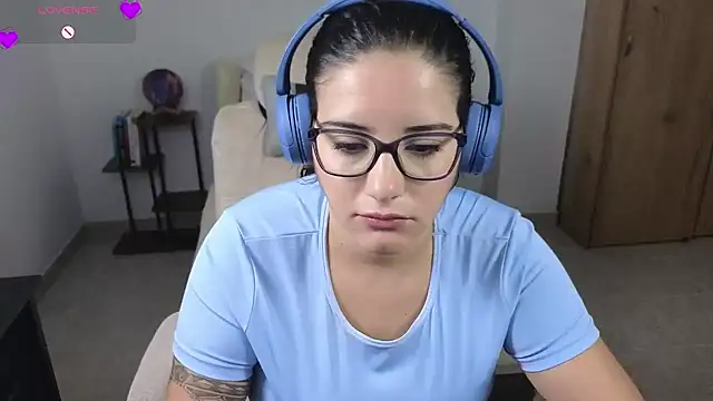 blue__moon_ live cam on StripChat