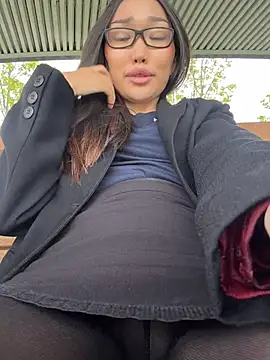trytomakememoam live cam on StripChat