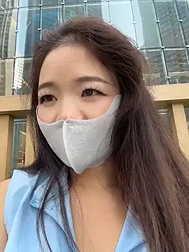 xiaoxiaocheng678 (F milf) - 勾引路人小哥哥摸胸！