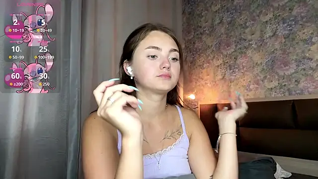 LoraDavi live cam on StripChat