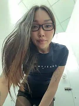 trytomakememoam live cam on StripChat