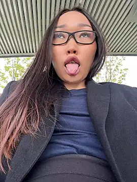 trytomakememoam live cam on StripChat