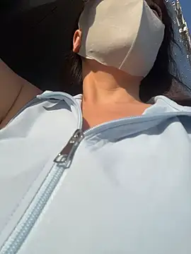 xiaoxiaocheng678 (F milf) - 勾引路人小哥哥摸胸！