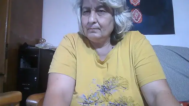 ExquisiteMature live cam on StripChat