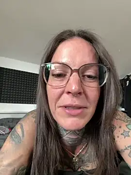 BrownieyQueen Live Webcam on Stripchat