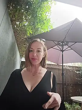 TopsyWilde live cam on StripChat