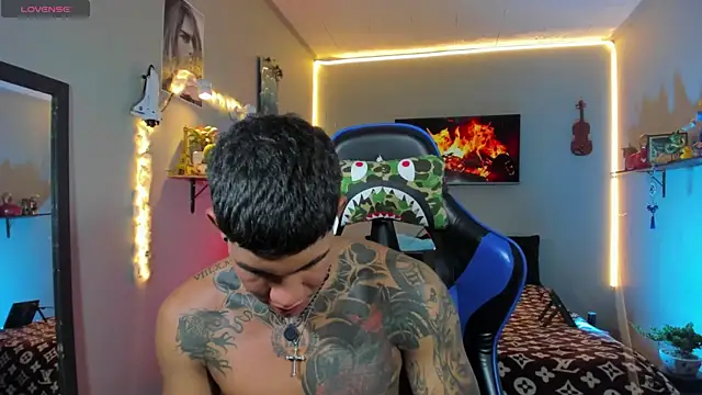 Damian_latinxxx live cam on StripChat