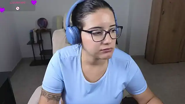 blue__moon_ live cam on StripChat