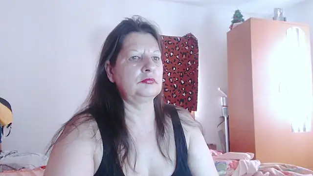 ExtasyMature live cam on StripChat