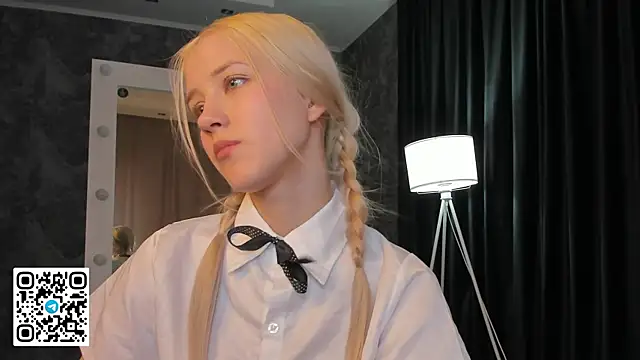 Anellyball live cam on StripChat