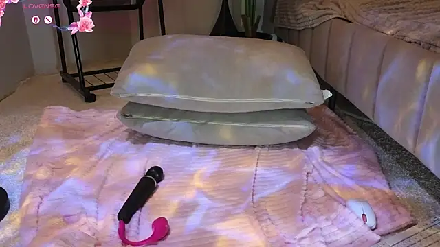TonyaMeow webcam