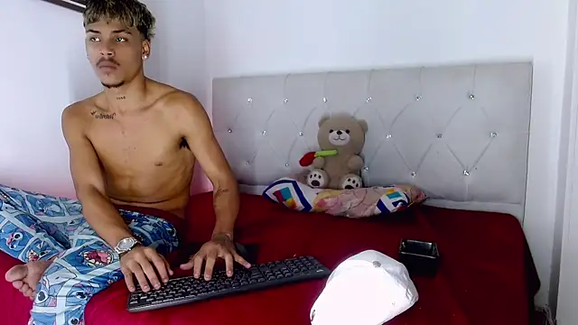 Angel_foxc13 live cam on StripChat