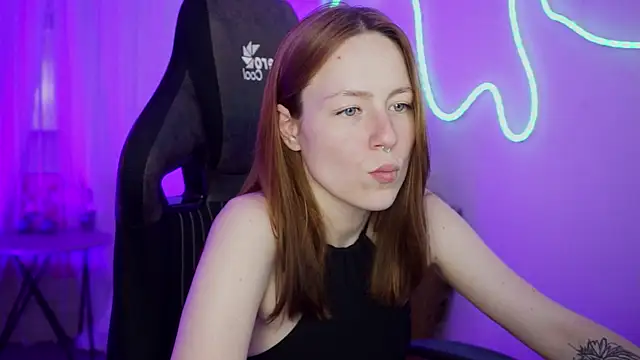 DamnWitchh webcam