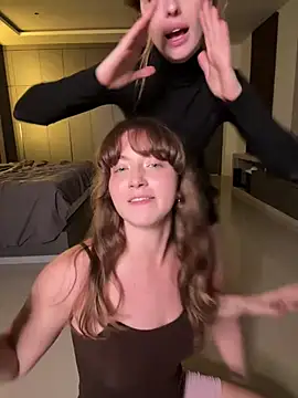 Nura_n_Sarah webcam