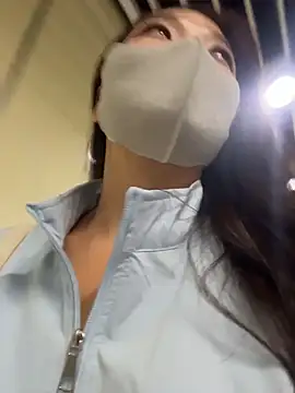 xiaoxiaocheng678 (F milf) - 勾引路人小哥哥摸胸！